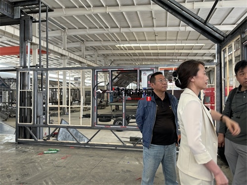 固原设计装修公司|固原移动式宴会车设计装修项目现场沟通